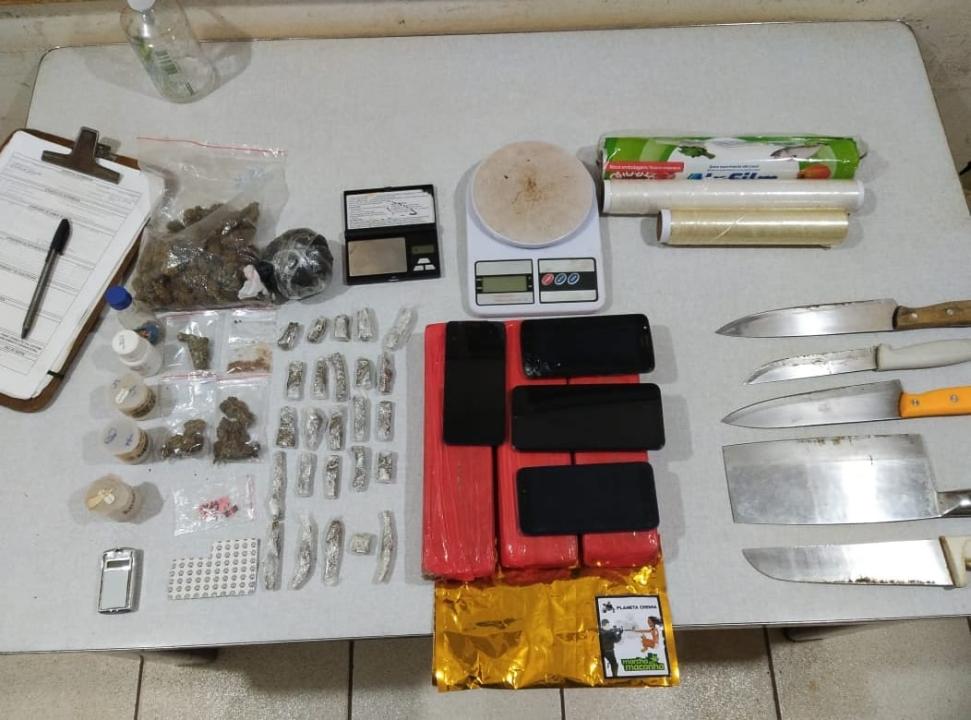 Foto 2 de 3 — Polícia prende homem por tráfico de drogas em Araraquara; duas estufas foram apreendidas